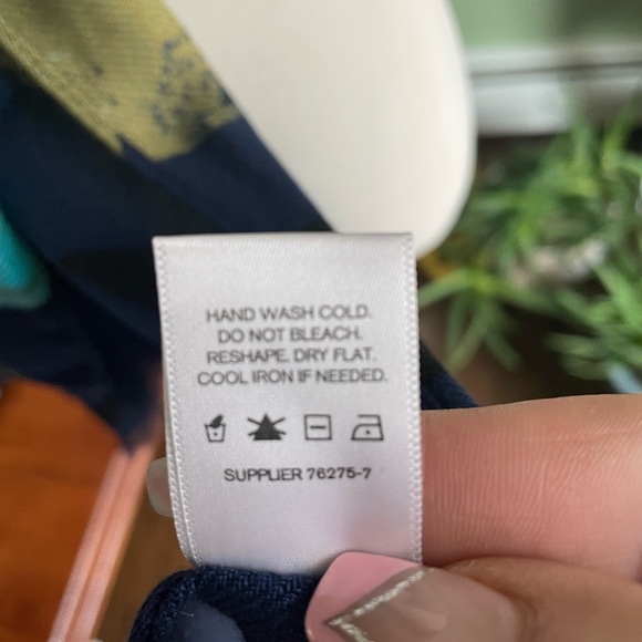 Liz Claiborne Aqua blue and green Scarf! - Picture 5 of 5